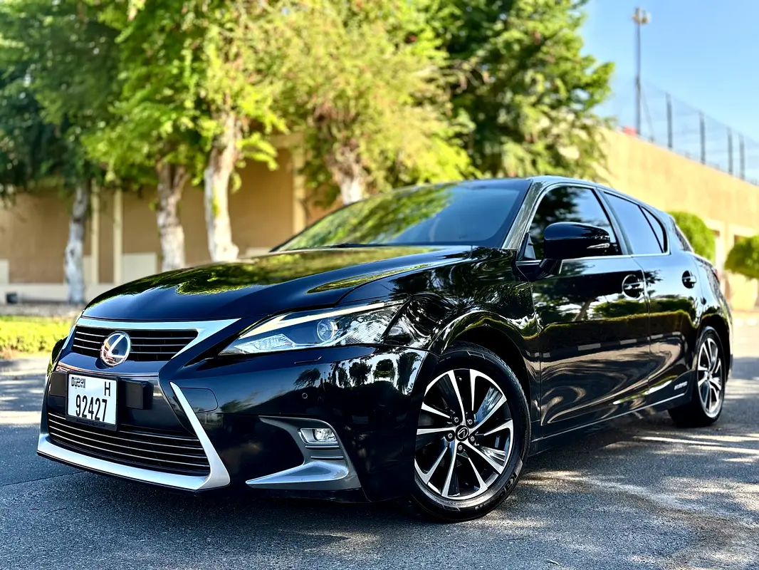 Lexus CT-Series 2018 — photo 1 of 18