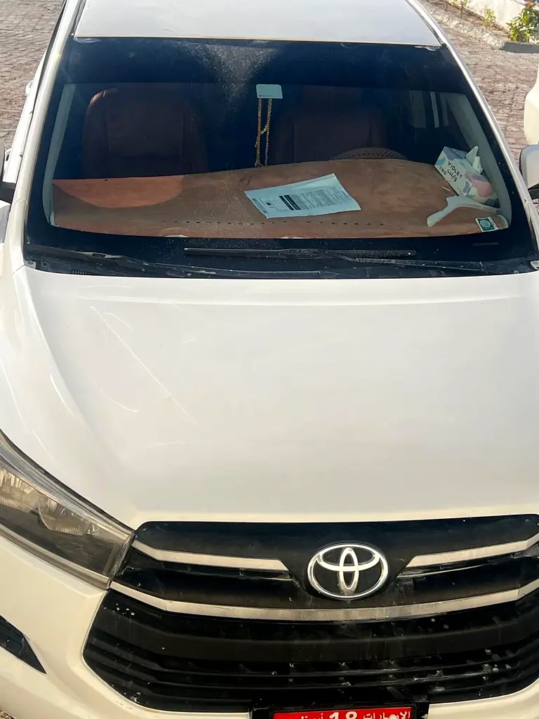 Toyota Innova 2017 — photo 1 of 8