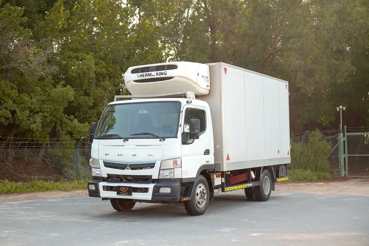 Mitsubishi Canter 2020 — photo 1 of 16