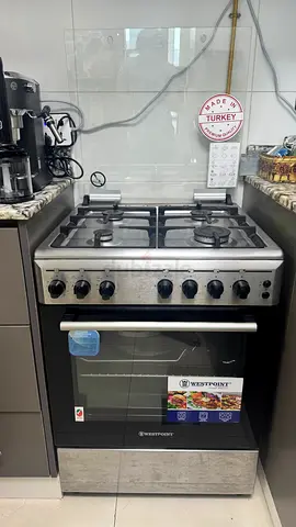 Westpoint freestanding gas cooker with oven - good working condition