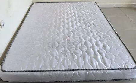 Used Queen Size Mattress — Good Condition, Clean 8inch haevy matress