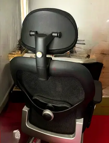Ergonomic Black Mesh Office Chair with Headrest