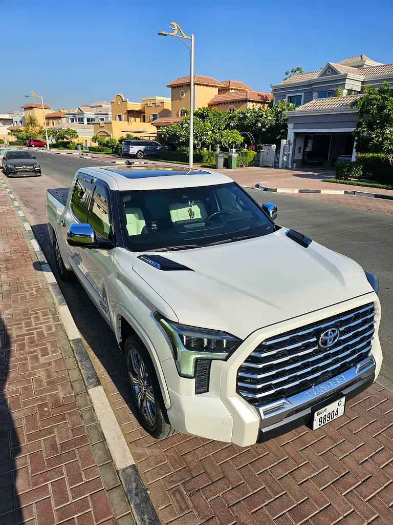 Toyota Tundra 2022 — photo 1 of 10