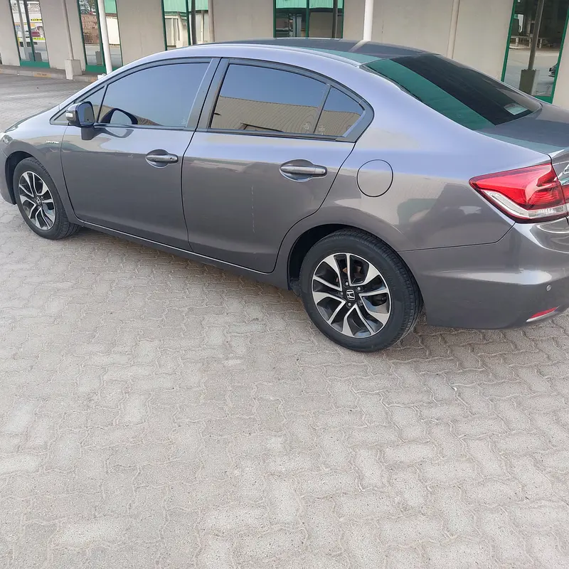 Honda Civic 2014 — photo 1 of 11