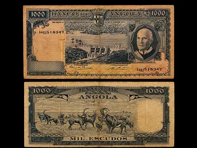 Pair of Vintage Angola 1000 Escudos Banknotes (Mil Escudos) - Circulated