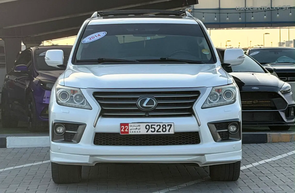 Lexus LX-Series 2014 — photo 1 of 17
