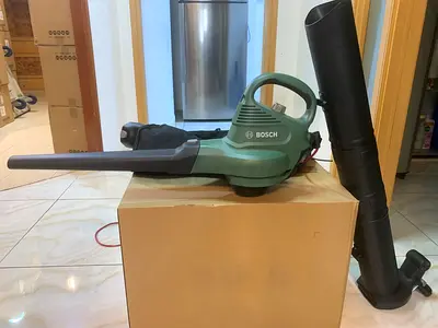 FOR SALE: Bosch UniversalGardenTidy Corded Vacuum / Blower / Leaf Shredder (3000W) – Slightly Used