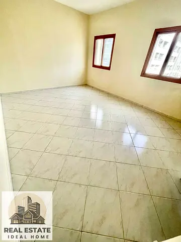 ** BIG STUDIO ** NEAR TO PARK ** FULL FAMILY BUILDING **