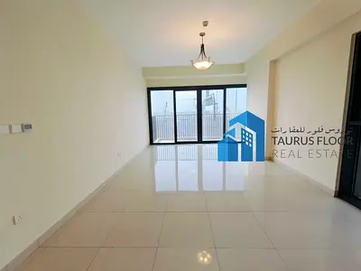 شقة فاخرة بثلاث غرف نوم | إطلالة على البحر | مرافق مميزة