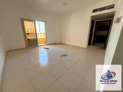 فرصة لا تكرر غرفة وصالة وبلكون مساحة كبير تكيف وغاز مركزي 28 الف وتسهيلات فى السداد بناية مخصصة للعائلات موقع ممتاز قريب من عمبر ماركت ومستشفى رويال