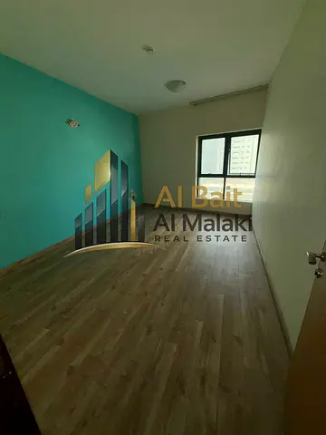 ثلاث غرف وصاله مع غرفه صغيره خادمه
مساحه واسعه
في القصباء
على أربع دفعات او 6دفعات
تصديق العقد على المالك
باركن فري
أطلاله مفتوحه
أسبوع فري
عدد الحمامات 3