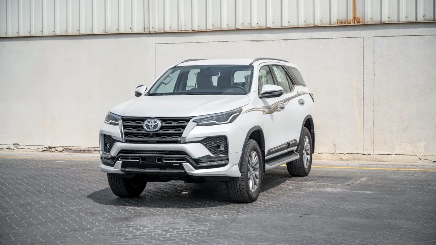 Toyota Fortuner 2025 — photo 1 of 20