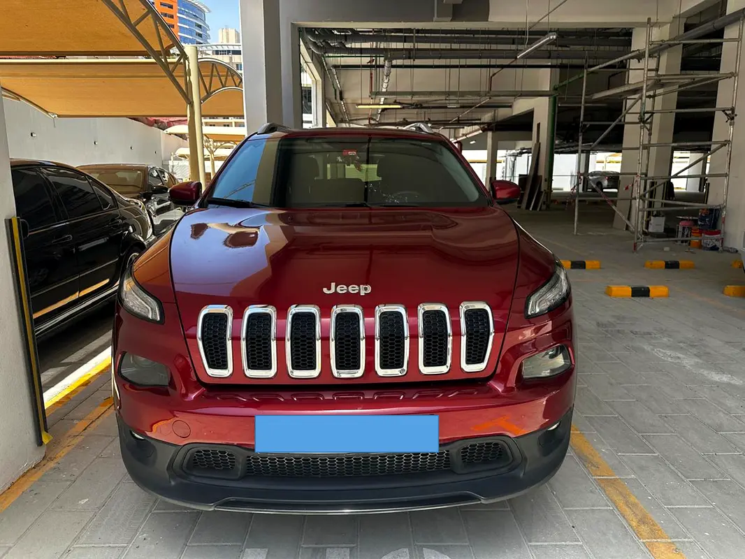 Jeep Cherokee 2016 — photo 1 of 5