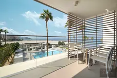 Vacant now!! Luxury Sea View Stay