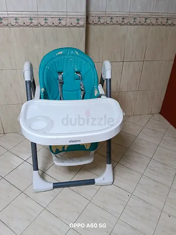 Urgent sale Used baby high chair - sturdy feeding chair with tray
