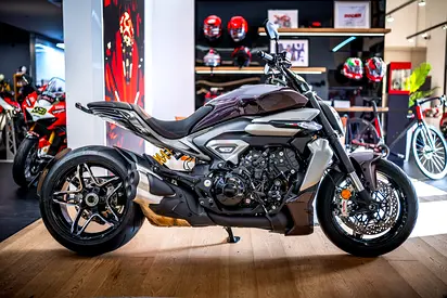 PRE-OWNED 2026 DUCATI XDIAVEL V4