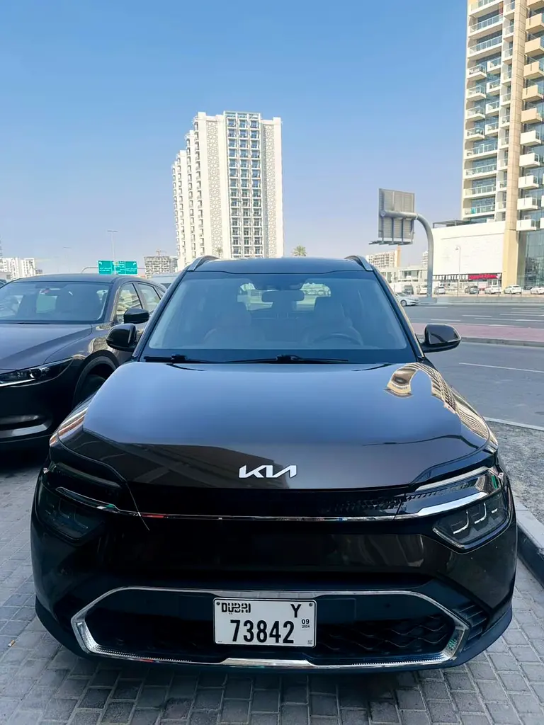 Kia Carens 2023 — photo 1 of 5