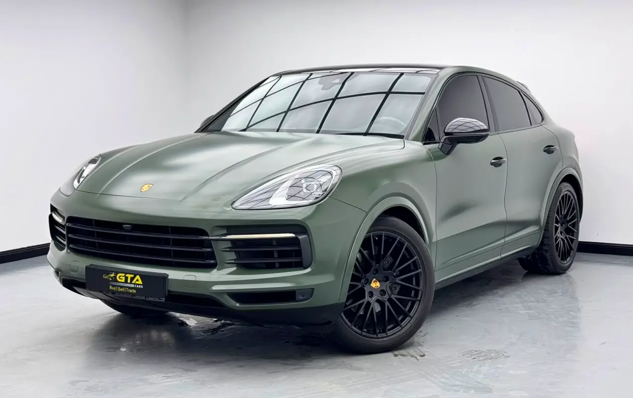 Porsche Cayenne 2021 — photo 1 of 17