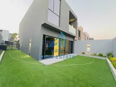 Brand New Luxurious And Spacious Fully Corner Unit only 140k