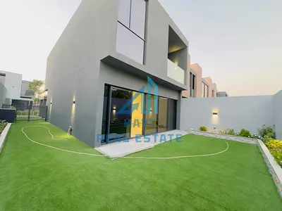 Brand New Luxurious And Spacious Fully Corner Unit only 140k