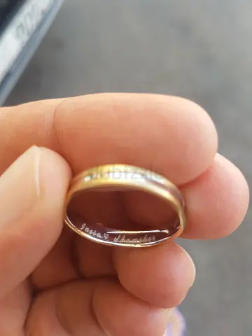 Glamira Mens gold wedding band with subtle inlay and engraving -