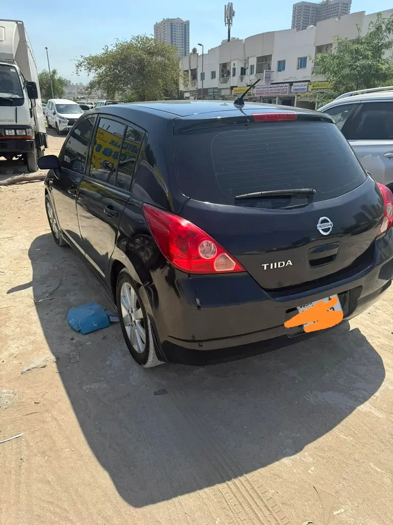 Nissan Tiida 2007 — photo 1 of 6