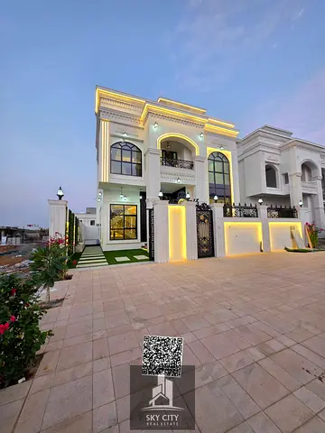 Villa for sale with a roof terrace and custom finishing, 6 master bedrooms, fees included.