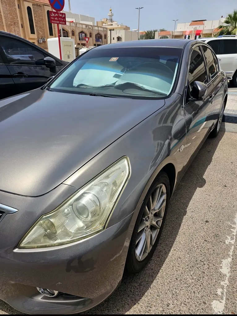 Infiniti G25 2012 — photo 1 of 5