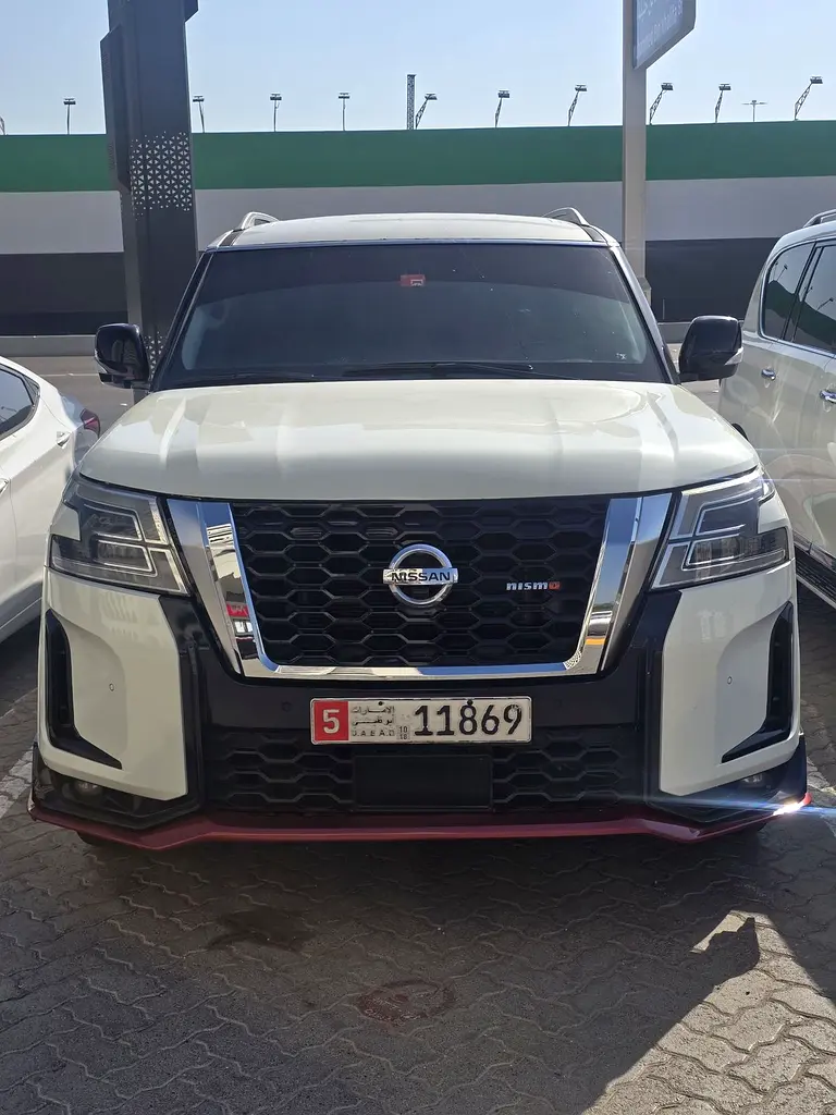 Nissan Patrol 2013 — photo 1 of 14