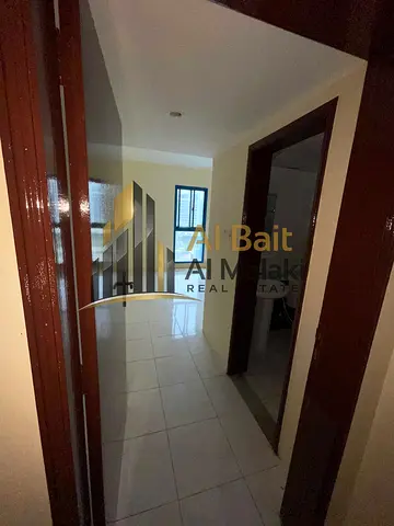 ثلاث غرف وصاله أطلاله مفتوحه 
مساحه واسعه
ثلاث حمامات
على أربع دفعات او 6دفعات بعد موافقة المالك
تقبل عذاب شيرنغ