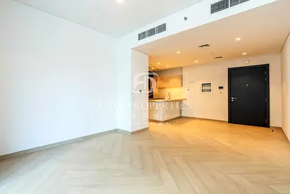 Exclusive | Ready Move In | Open-concept Design