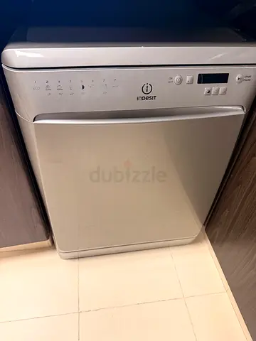 Indesit freestanding dishwasher - good condition