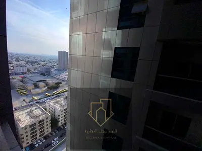 فرصة استثمارية وسكنية مميزة في أبراج السيتي تاور، شقة غرفة وصالة بمساحة 757 قدم مربع، تتميز بتصميم عملي