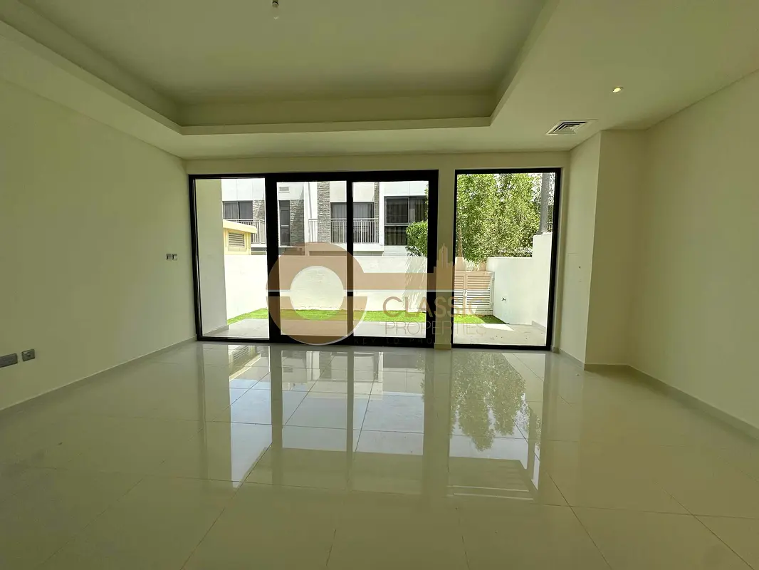 Elegant 3 Bed Corner Townhouse with Garden