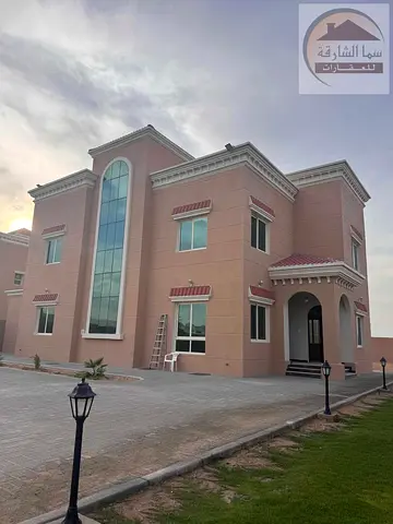 Own your dream villa in the most upscale areas of Sharjah, specifically in the Al Juraina area. An artistic and lively location. For sale: a luxurious