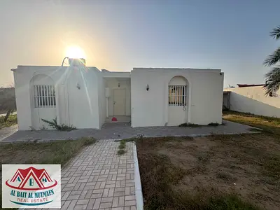 بيت شعبي ثلاثة  غرف وصاله و مجلس مع المكيفات  و في الرفاع