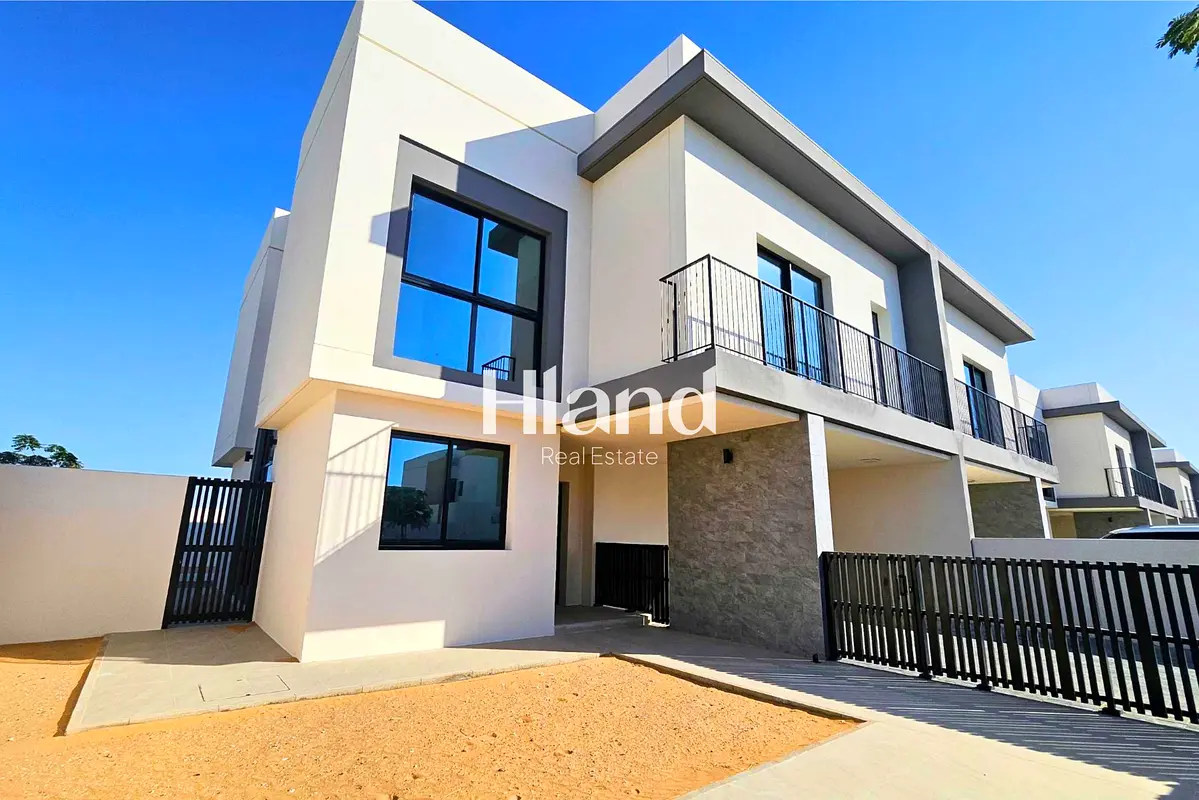 Upscale 4BR | Single Row | Corner Villa
