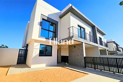 Upscale 4BR | Single Row | Corner Villa