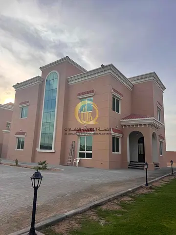 For sale: a luxurious villa in Al-Georgia with an area of 19,000 sq ft, featuring a classic design and a strategic location.