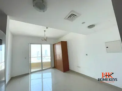 استوديو مطل على المسبح | برج ليك سايد C | إمكانية الوصول إلى الشرفة
