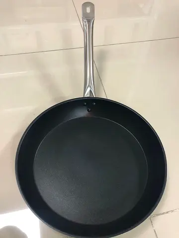 (NEW) Non-stick Frying Pan with Long Stainless Handle - Good Condition
