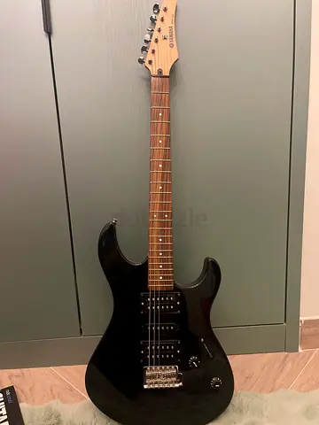 YAMAHA ERG 121 Electric Guitar