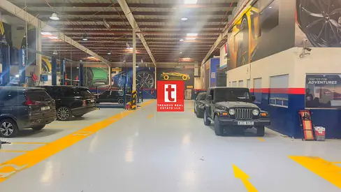 Fully Fitted  Independent warehouse with office for Rent in Al Quoz  for Car show room , Logistics  ,Building Materials