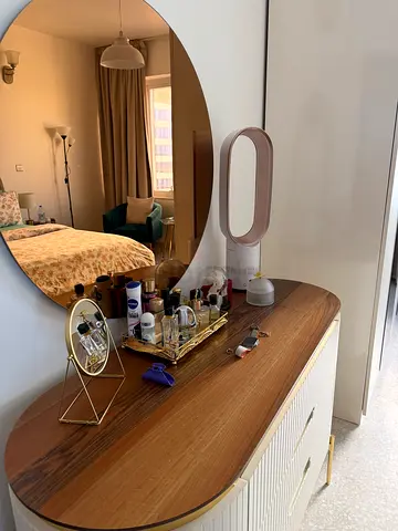 dressing table
