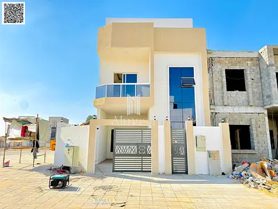 للبيع فيلا زاوية مميزة تقع في منطقة الحليو 2، إحدى المناطق السكنية الهادئة التي تشهد إقبالًا متزايدًا لما تتمتع به