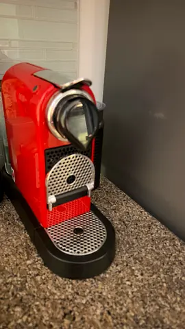 Compact Nespresso-style Espresso Machine with frother (Red) - Good Working Condition