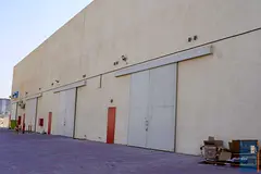 Spacious Commercial Unit In Prime Location