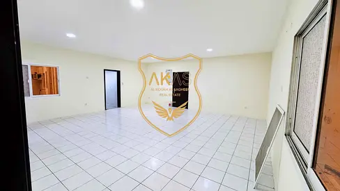 HUGE SIZE 3BHK FOR FAMILY SHARING IN MEENA BAZAR CALL NOW