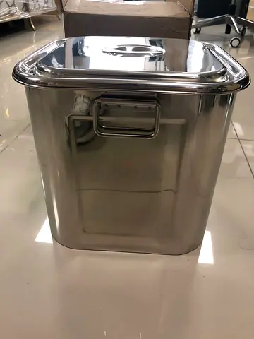 NEW Stainless Steel Large Storage/Serving Container with Lid