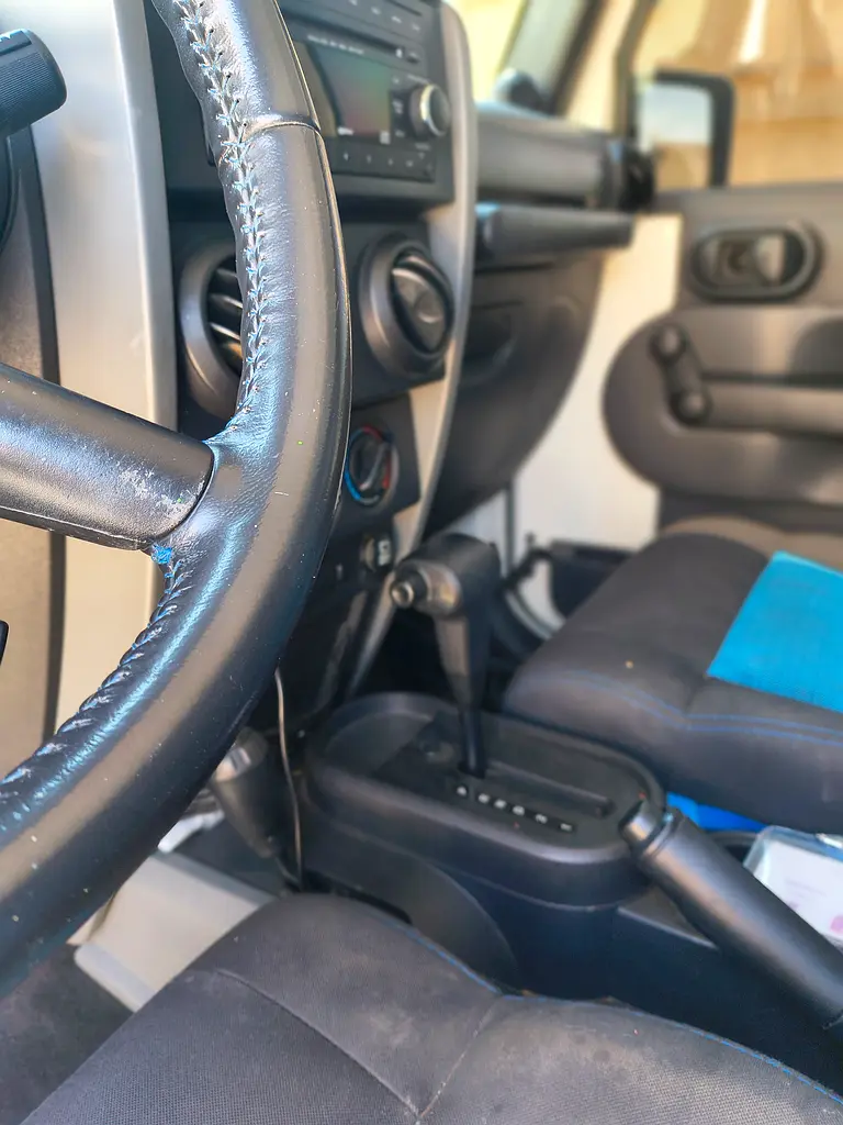 Jeep Wrangler 2010 — photo 1 of 6